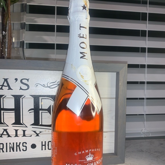 Off White Moet Champagne. - Picture 3 of 4